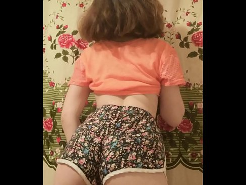 ❤️ Una ghjovana sexy si spoglia i pantaloncini davanti à a camera ☑ Porno à co.bassaniluigi.ru